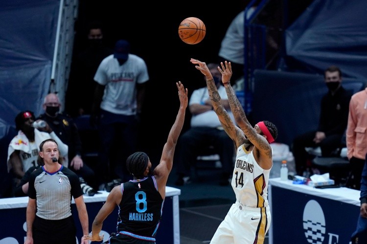  福克斯闪电突破得分，国王末节逆转击败步行者止连败  