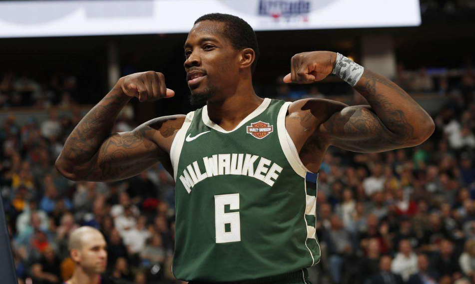  凯尔特人霍福德经验制胜，雄鹿字母哥孤掌难鸣